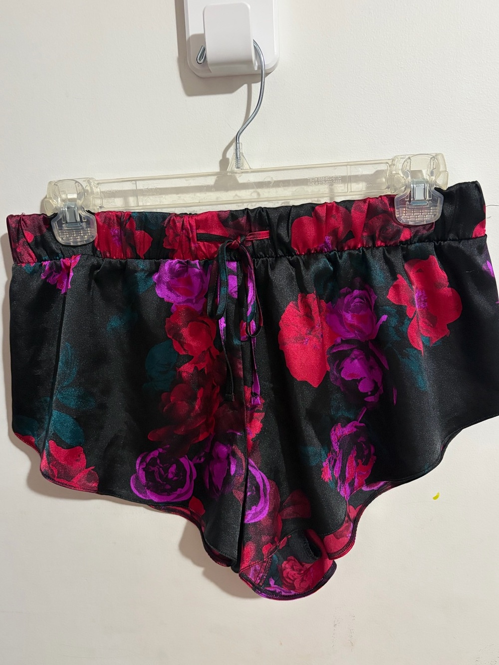 La Senza Liquid Satin Pajama Shorts Small Tap Panty Ruffle Booty Short Red Black